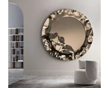 Specchio con cornice in vetro mosso bronzo Dance di Capodarte
